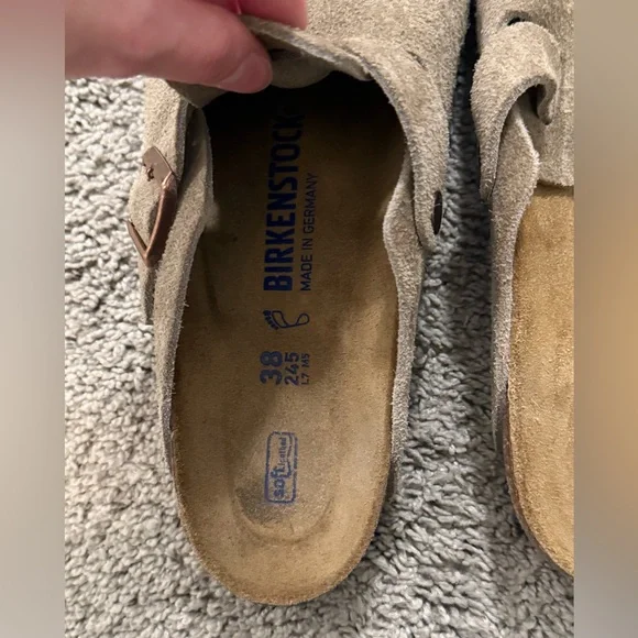 EUC Birkenstock Boston Clogs
SOLD - Picture 3 of 5